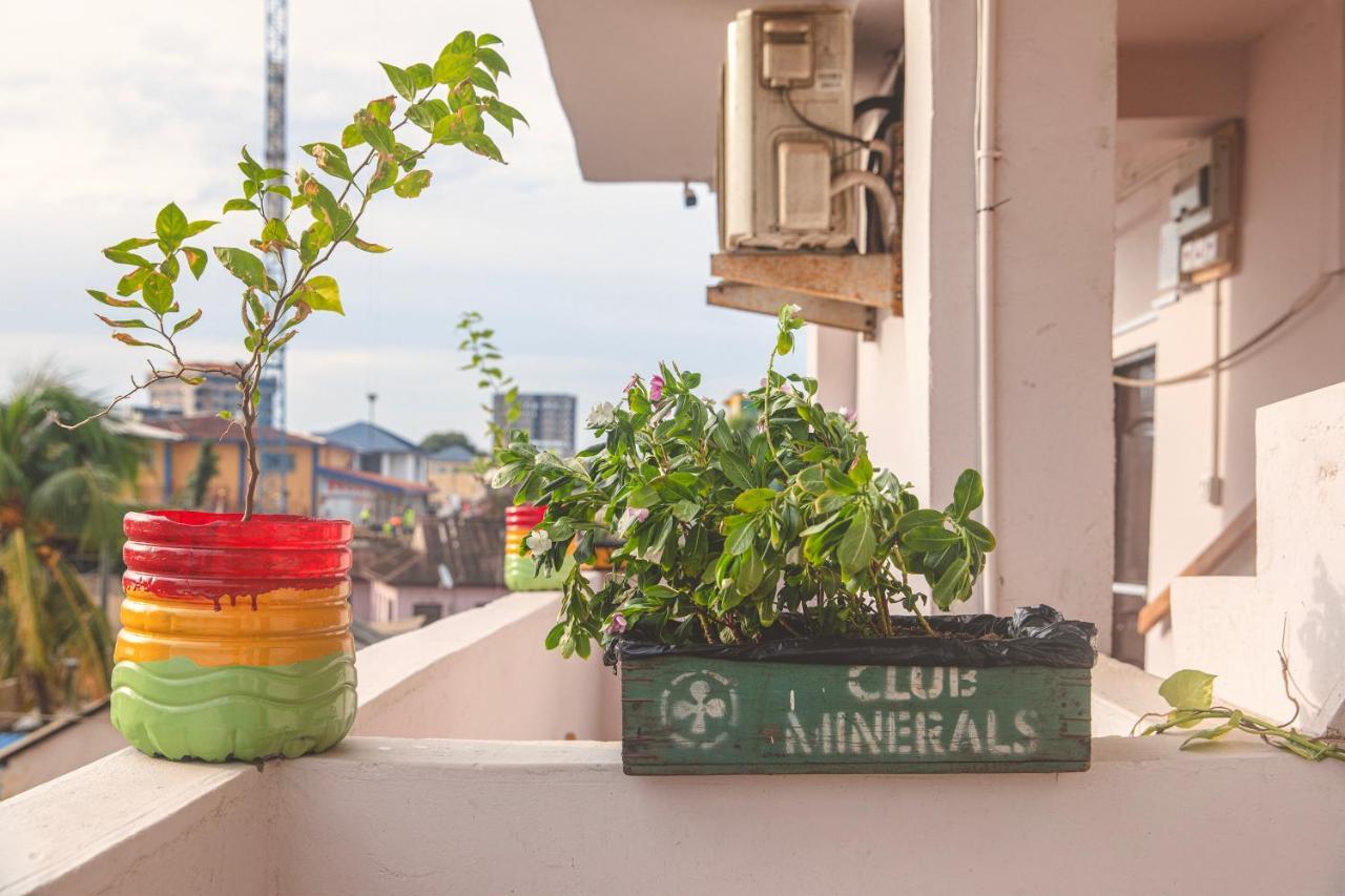 African Vibrations Hostel Osu Accra Ngoại thất bức ảnh